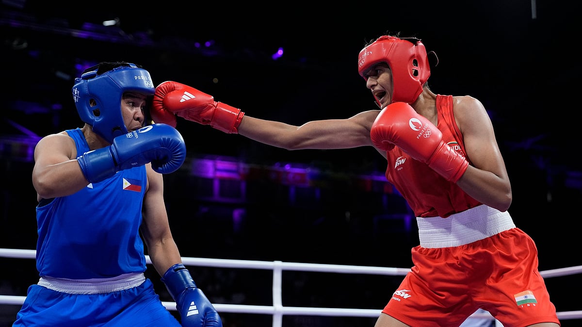 India's Jaismine, right, fights Philippines' Nesthy Petecio in their preliminary women's 57kg boxing match at the 2024 Summer Olympics, Tuesday, July 30, 2024, in Paris, France.  - (AP Photo/John Locher)